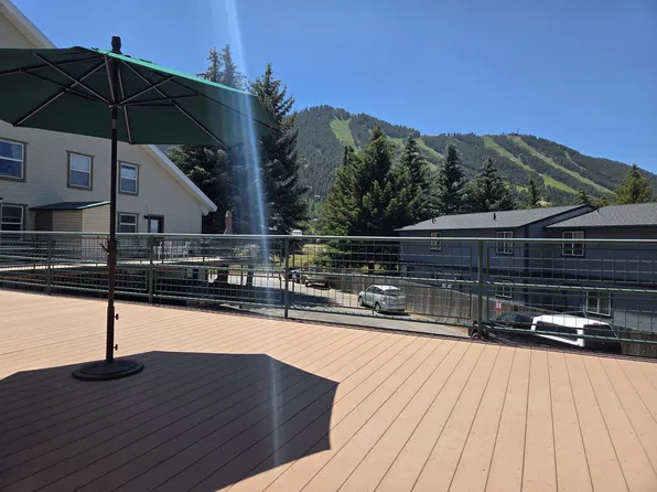 755 E Hansen Ave APT 202, Jackson, WY 83001