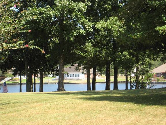 2nd image of 207 Hornbeam Dr