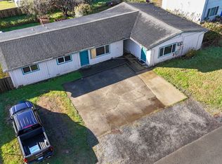 835 11th St SW, Bandon, OR 97411