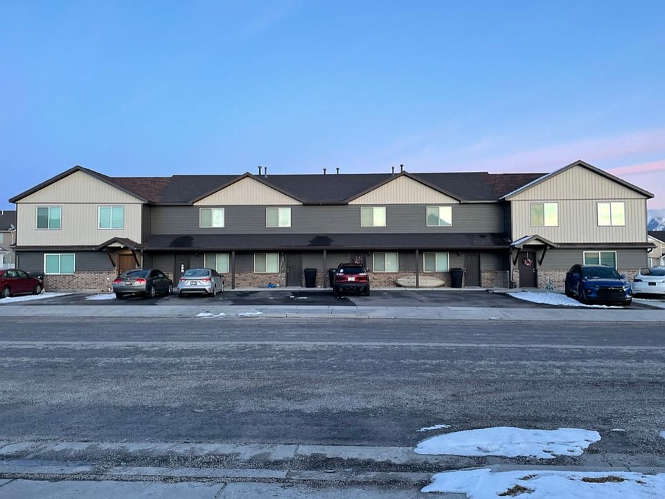 Front of property facing west