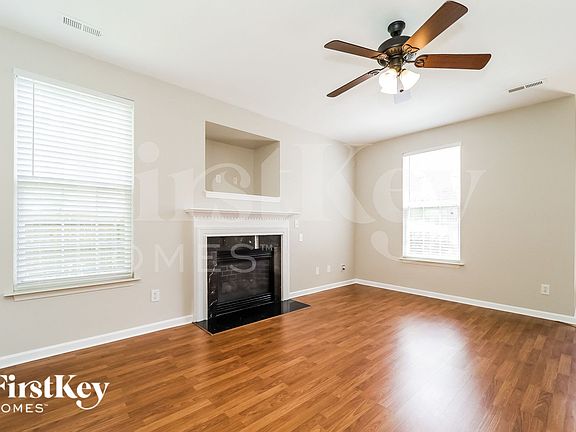 3rd image of 7 Elderbush Ct