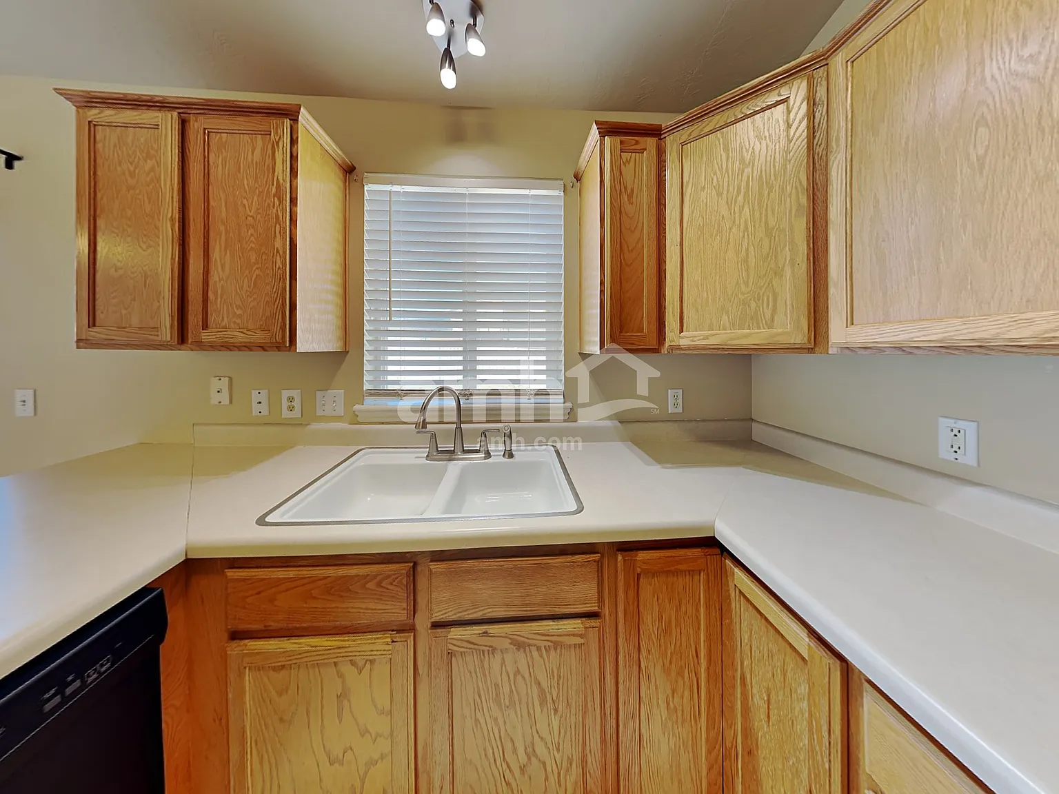 3 bed, 2.0 bath, 1824 sqft, $2,510 — Photo 4