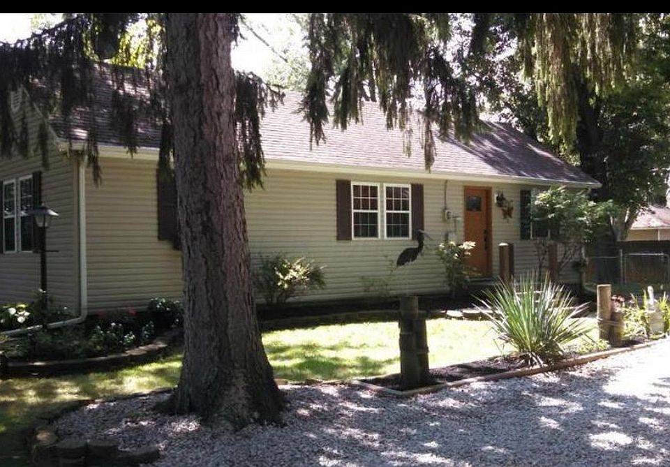 1st image of 13727 Rosewood Rd NE