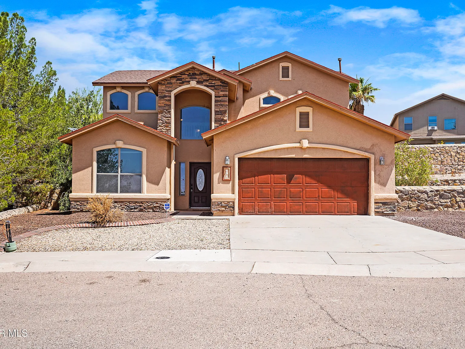 4 bed, 3.0 bath, 2471 sqft, $2,000 — Photo 2