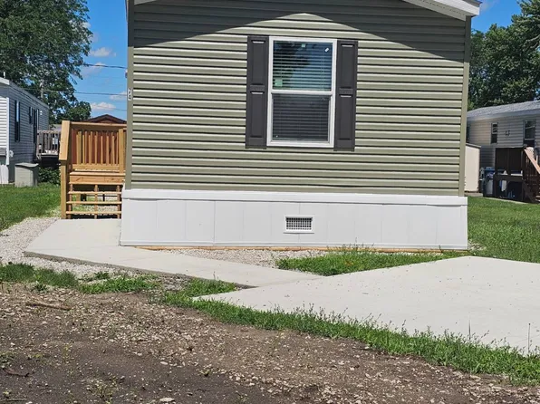 74 Slavik Ave, Pontiac, IL 61764