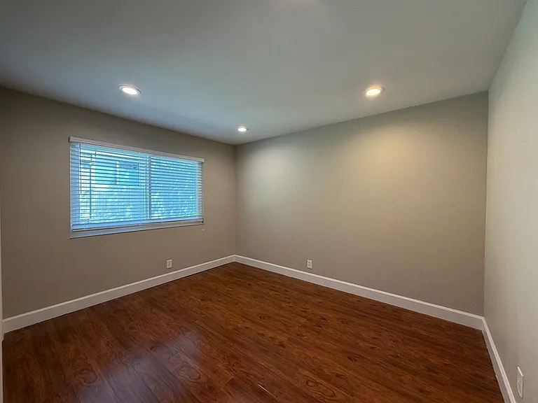 115 Ascot Ct — Photo 9