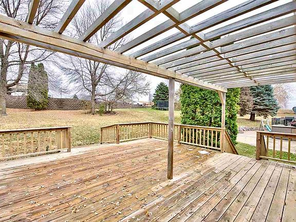 3rd image of 2721 Center Lake Dr
