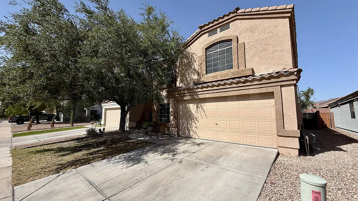 4 bed, 2.5 bath, 2154 sqft, $2,200 — Photo 2