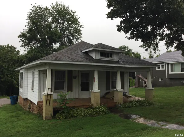 701 E Heacock St, Cobden, IL 62952