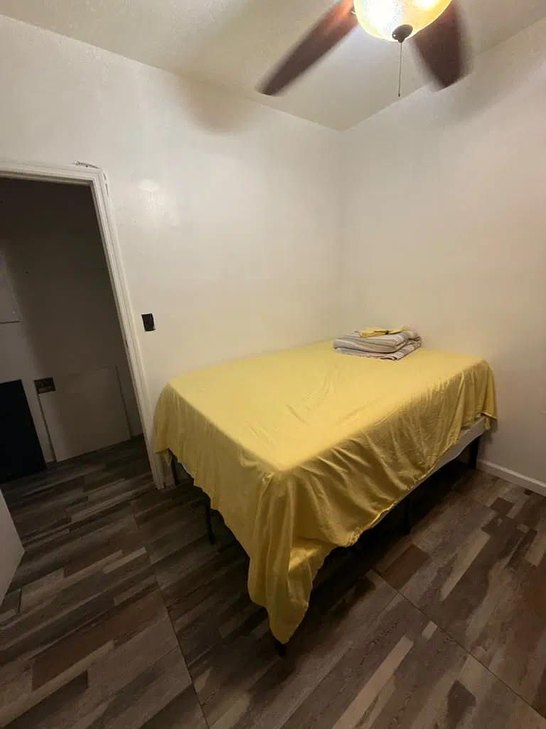 3 bed, 8652 sqft, $1,200 — Photo 1
