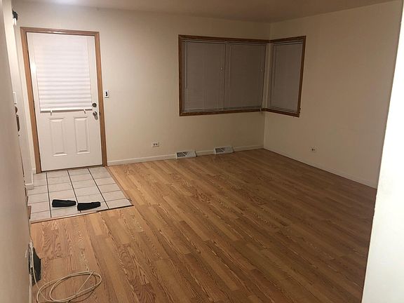 2nd image of 130 E Northwest Hwy APT H