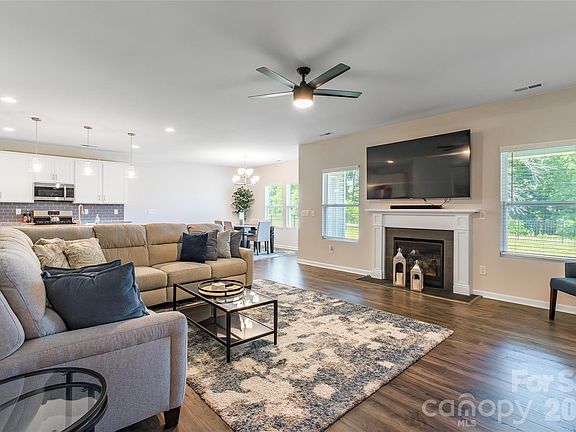 5th image of 436 Shallowford Dr