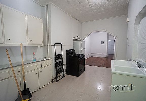 4th image of 728 Lorimer St APT 1R
