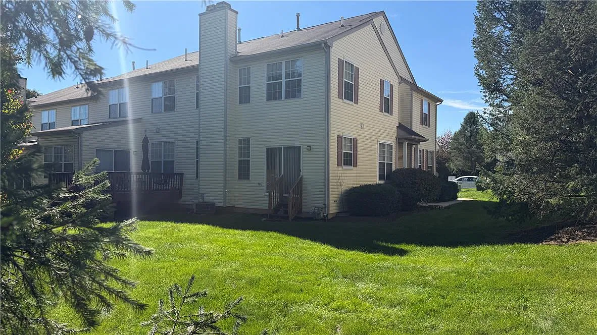3 bed, 2.5 bath, 2022 sqft, $2,650 — Photo 4