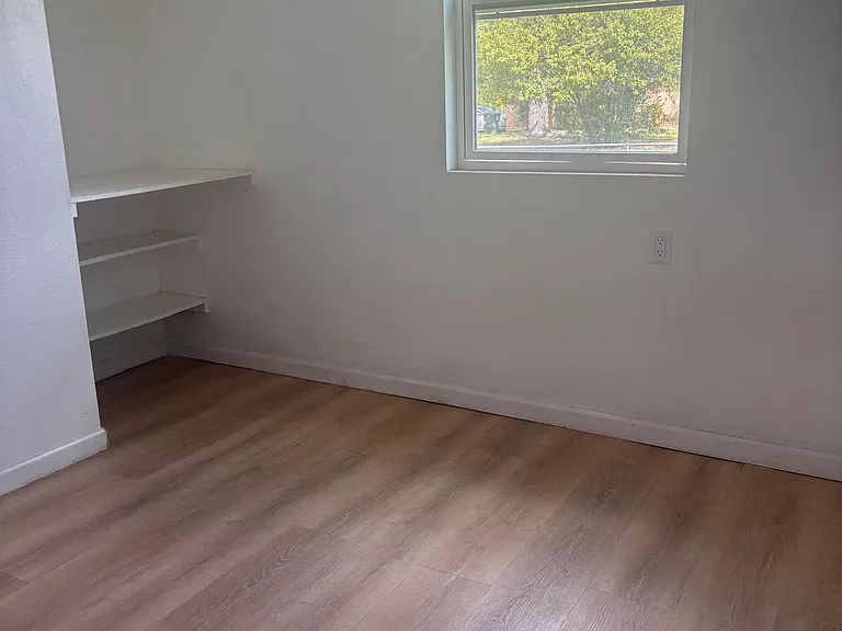 1206 S Peach Ave #101 — Photo 5
