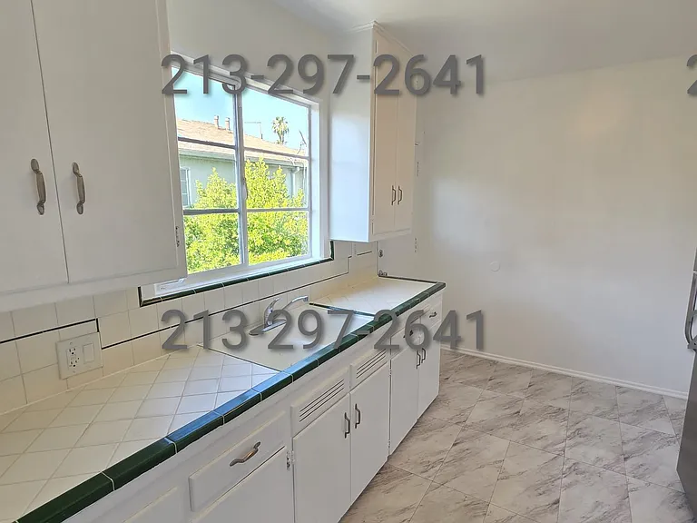12515 Whitsett Ave #D — Photo 13