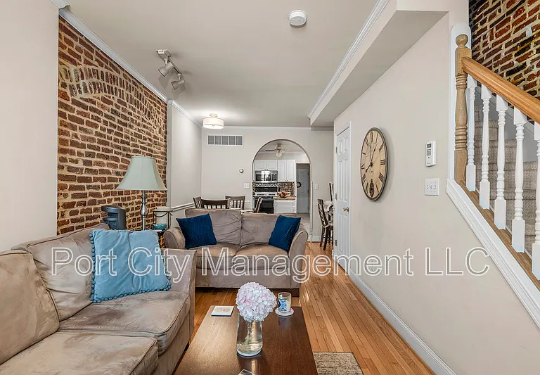 710 S East Ave — Photo 5