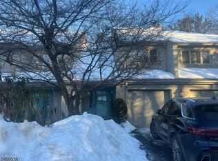 599 Apache Ct, Mahwah, NJ 07430