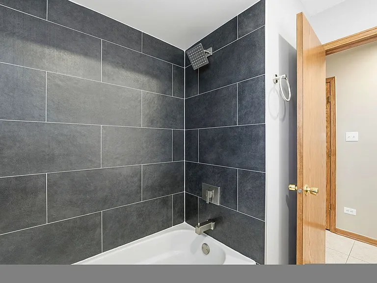 4311 N Grace St #2 — Photo 8