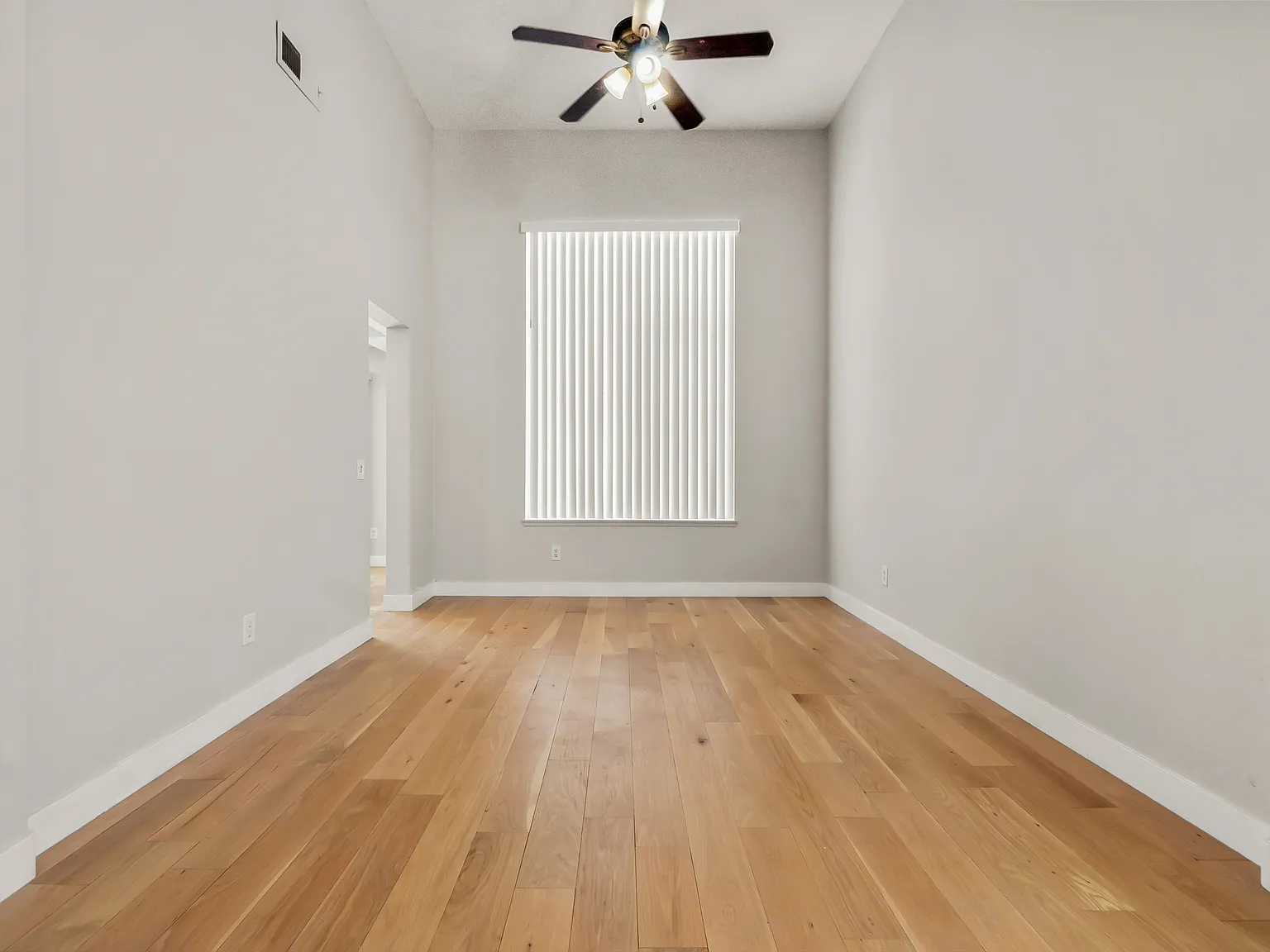 5 bed, 2610 sqft, $4,100 — Photo 4