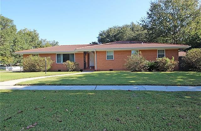 1st image of 17 Willow Dr