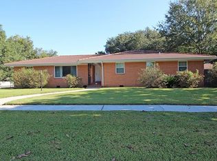 17 Willow Dr, Gretna, LA 70053
