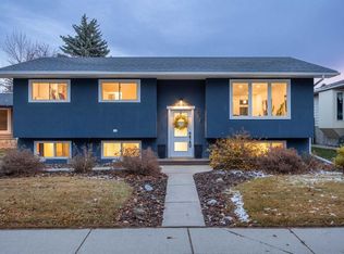 827 W Canaveral Cres SW, Calgary, AB T2W 1N3