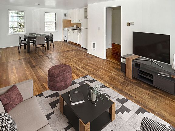 3rd image of 712 E Coeur D Alene Ave D-apt 4