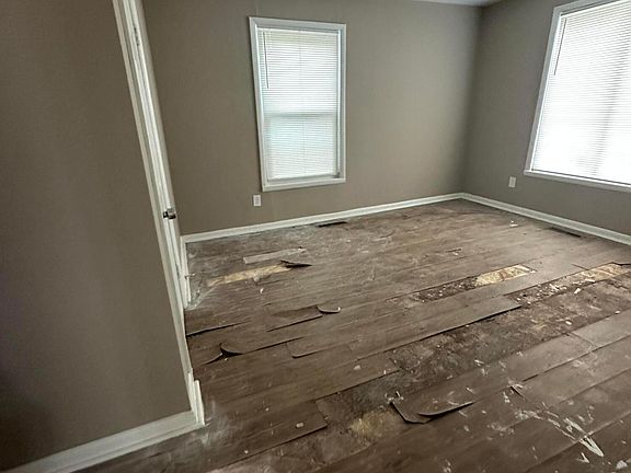 4th image of 146 Wrexham Ave