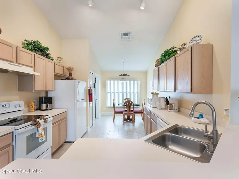 Eagle Peak Dr — Photo 6