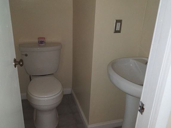 5th image of 1012 Darley Dr