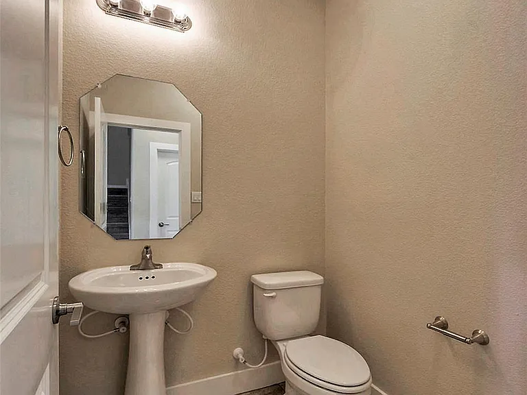508 High Tech Dr #B — Photo 12