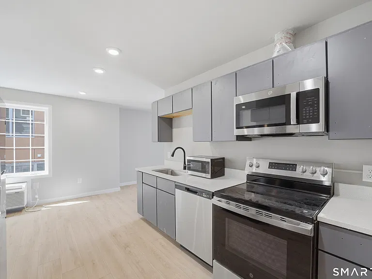589 Bedford St #301 — Photo 7