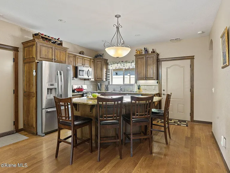 1315 E Mordyl Loop — Photo 7