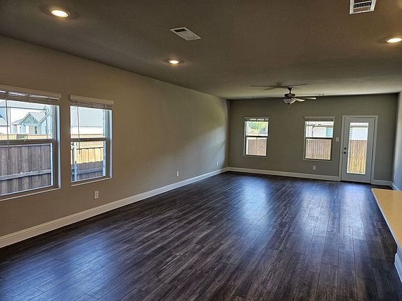 4th image of 1301 Corkwood Dr