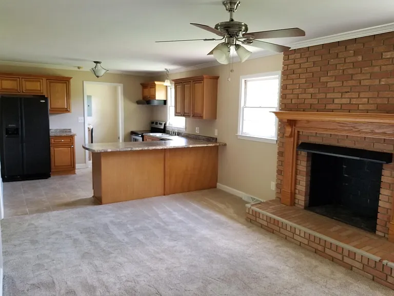 102 Woodfield Dr — Photo 3
