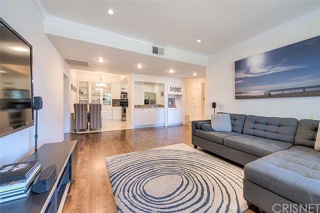 1st image of 14115 Moorpark St APT 308