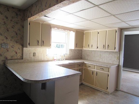 5th image of 122 Jefferson Dr