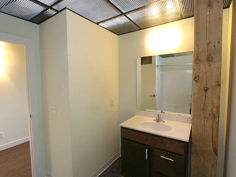 La Pompadour Apartments — Photo 31