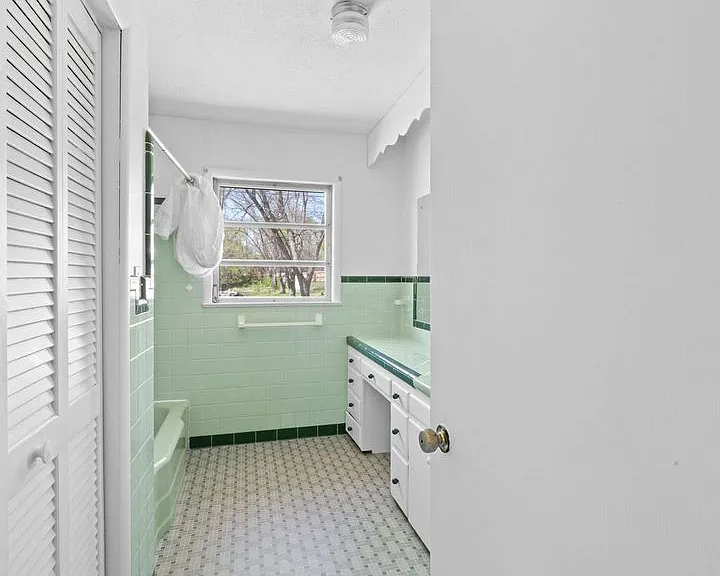 806 4th St SW — Photo 9