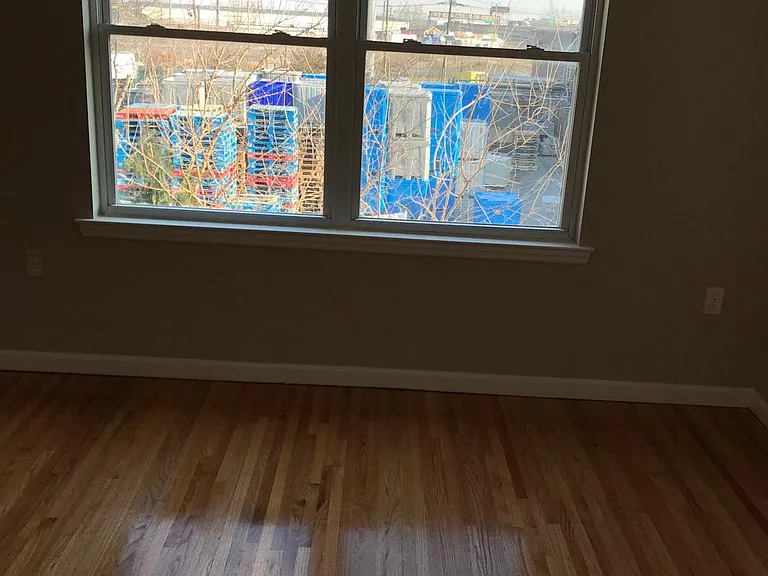 521 Bond St #2 — Photo 8