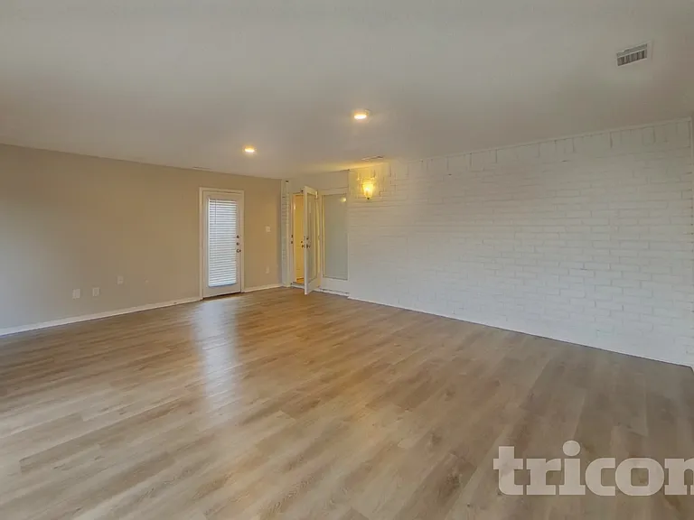 7309 Hedge Dr — Photo 17