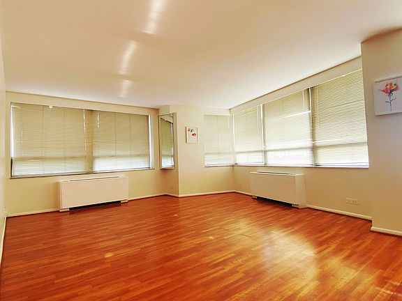 2nd image of 5701 N Sheridan Rd APT 11A