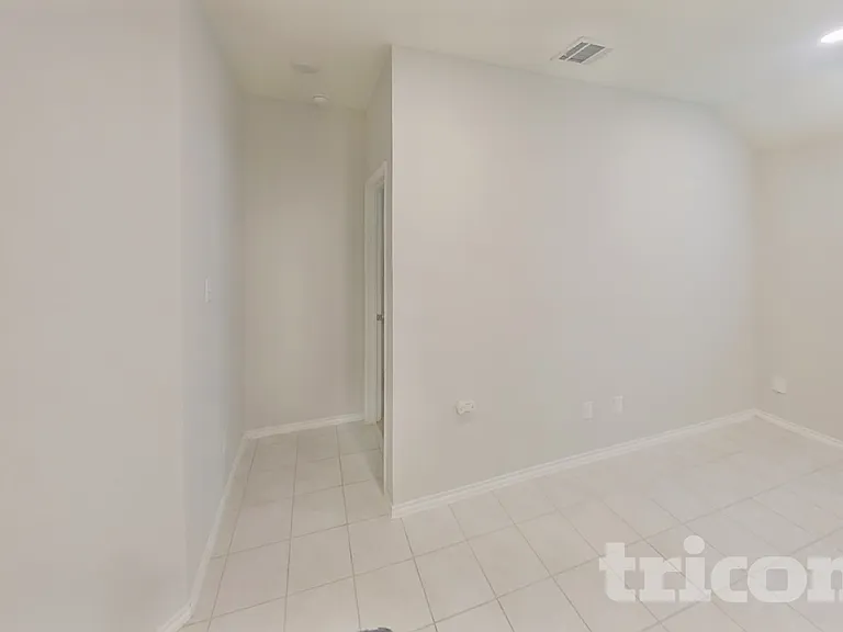112 Woodland St — Photo 3