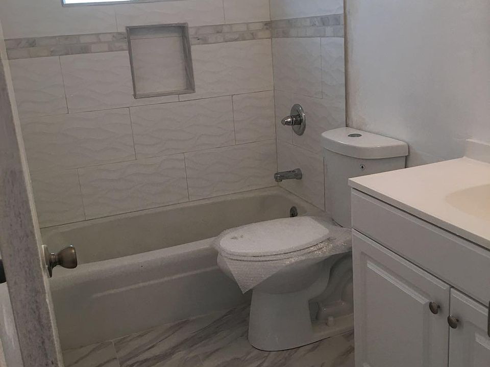 2nd image of 15931 Blackwood St
