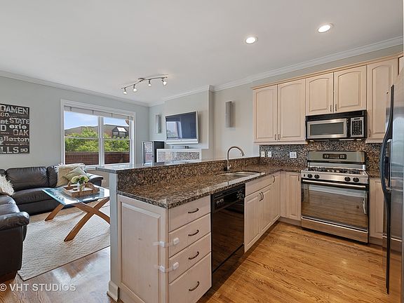 5th image of 1530 W Fullerton Ave APT 3
