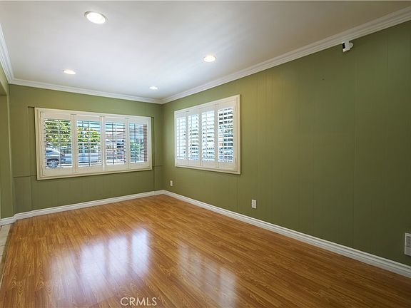 5th image of 931-933 S La Verne Ave