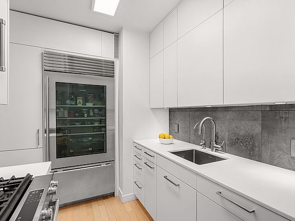 4th image of 344 W 23rd St APT 6A