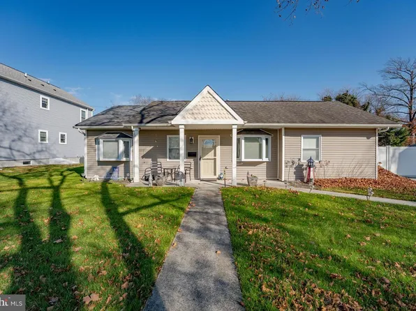 33 W Meyran Ave, Somers Point, NJ 08244