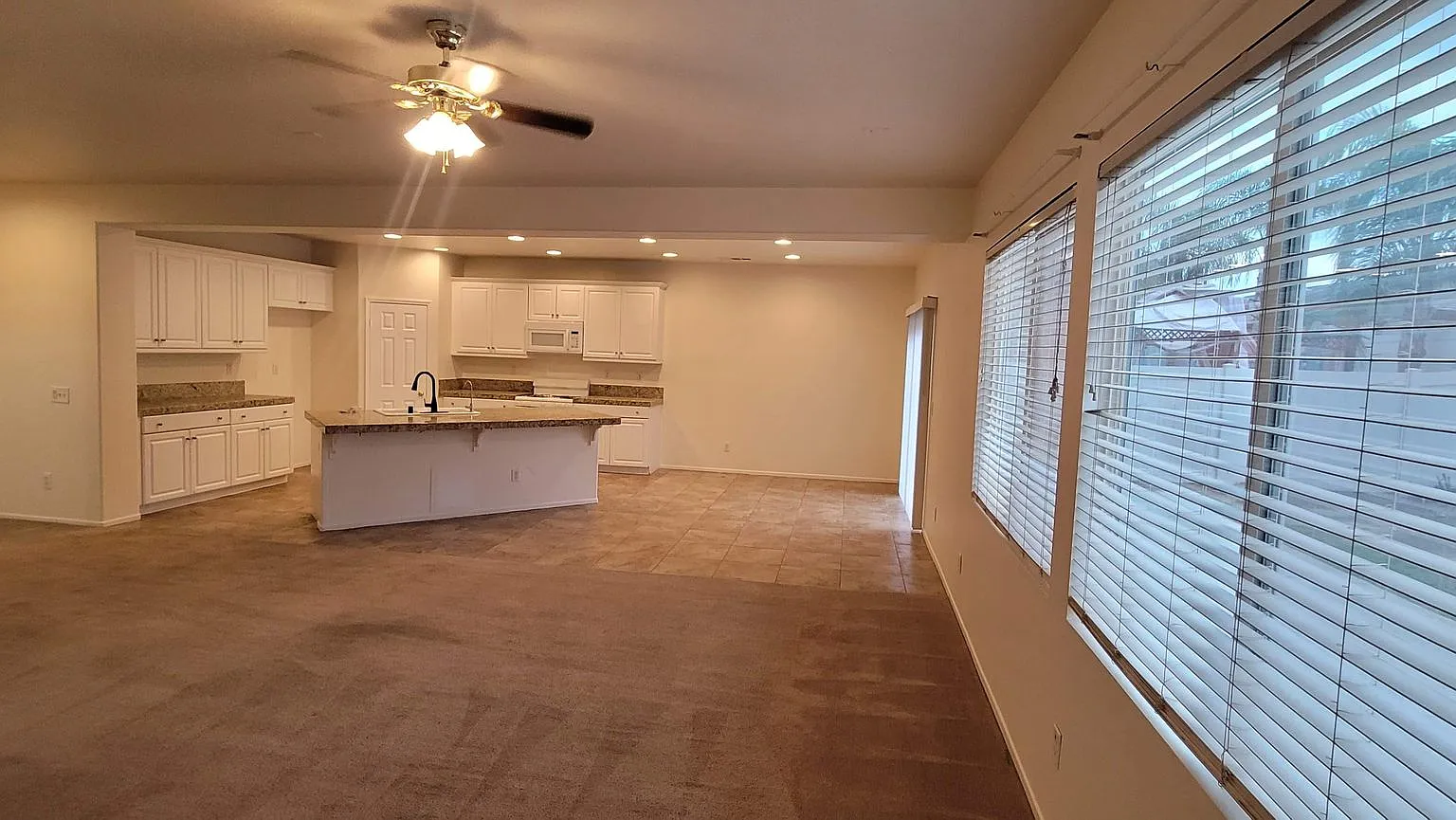 Huge House for Rent in Middle of San Jacinto - — Photo 4